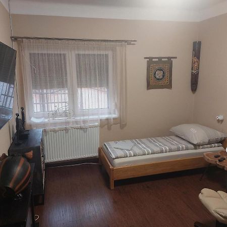 Fehér galamb apartman Gyál Exterior foto